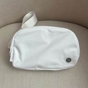 Lululemon Everywhere Belt Bag (NWT)